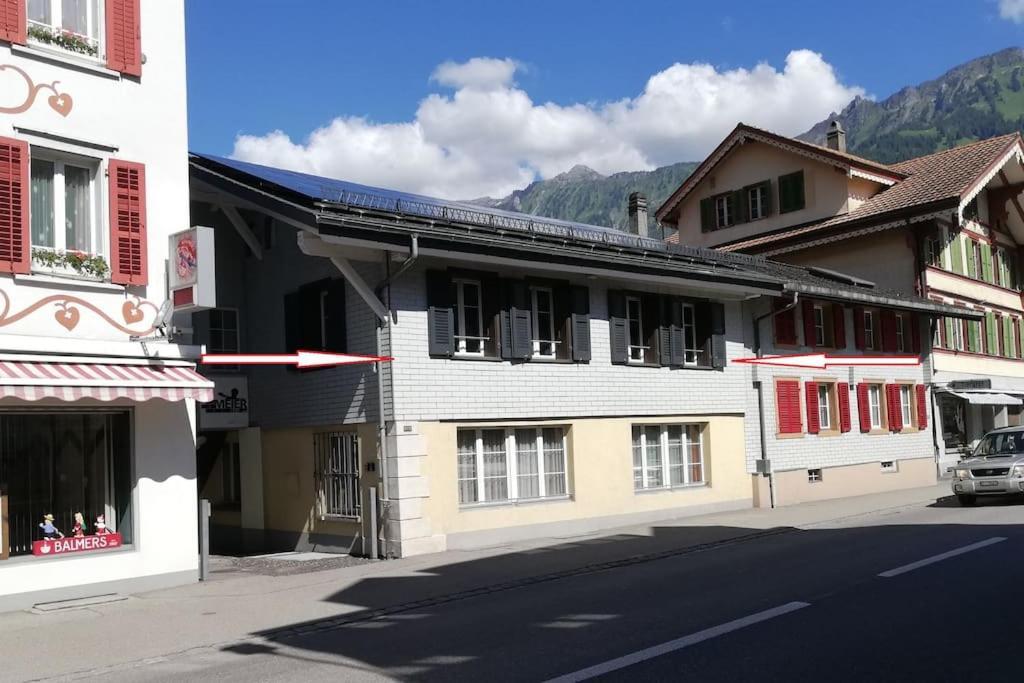 New.. Matten Central Family Suite, Sleeps 4 Matten bei Interlaken Buitenkant foto
